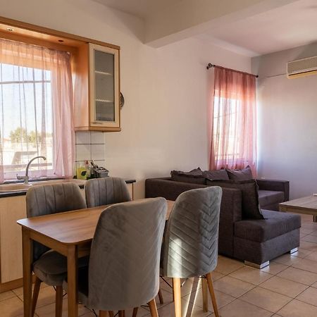Deluxe Apartment La Larissa Extérieur photo