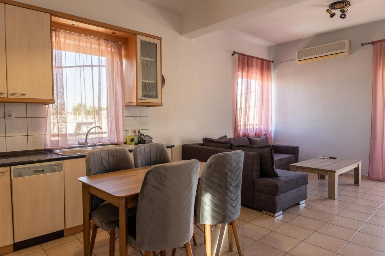 Deluxe Apartment La Larissa Extérieur photo